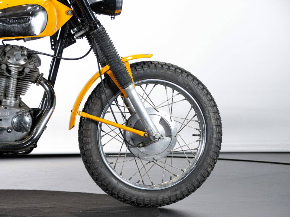 Image 29/50 of Ducati 250 Scrambler (1971)