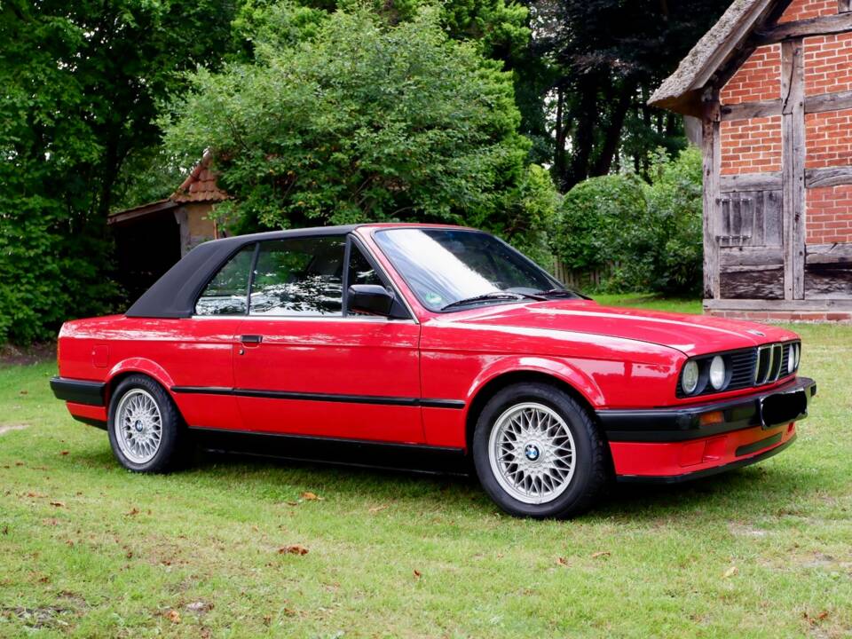 Imagen 2/26 de BMW 318i (1992)