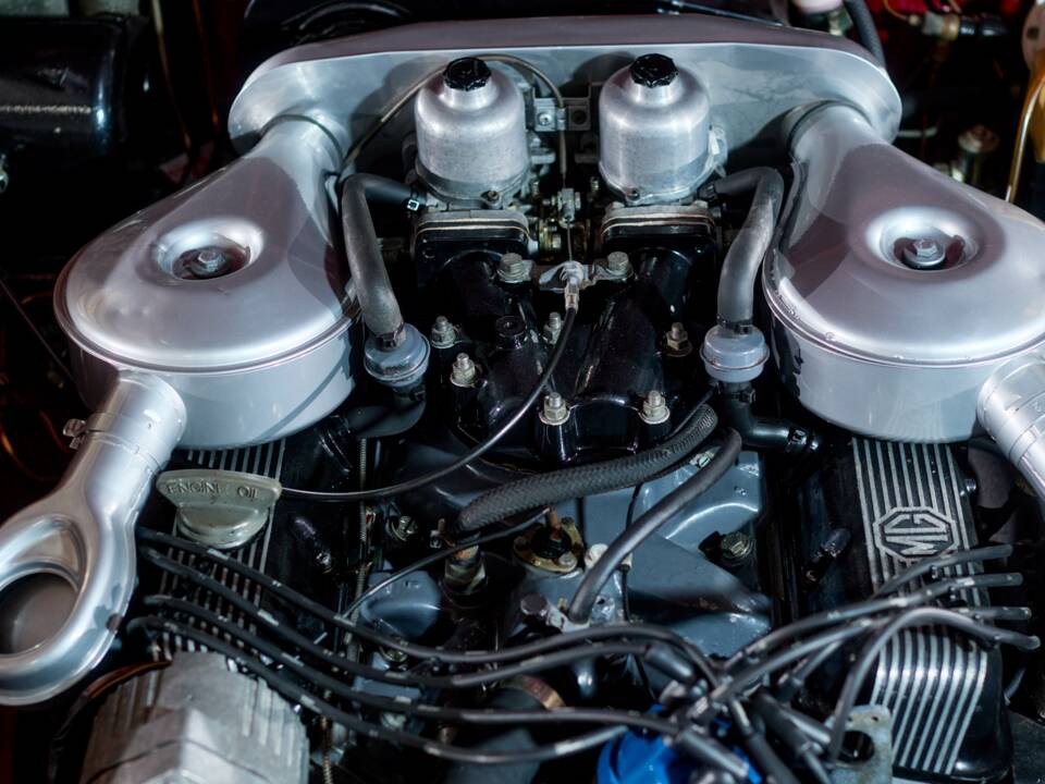 Immagine 28/29 di MG MGB GT V8 (1974)