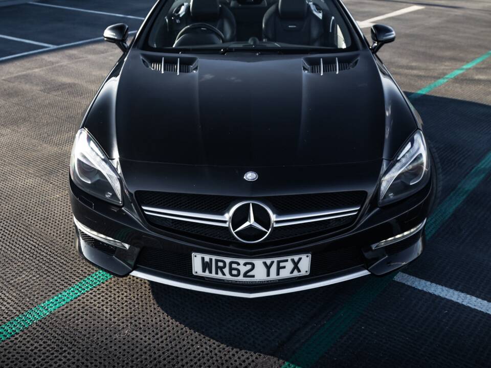 Image 8/33 de Mercedes-Benz SL 63 AMG (2012)