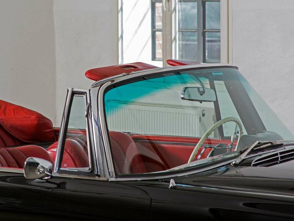 Image 18/34 of Mercedes-Benz 280 SE (1966)