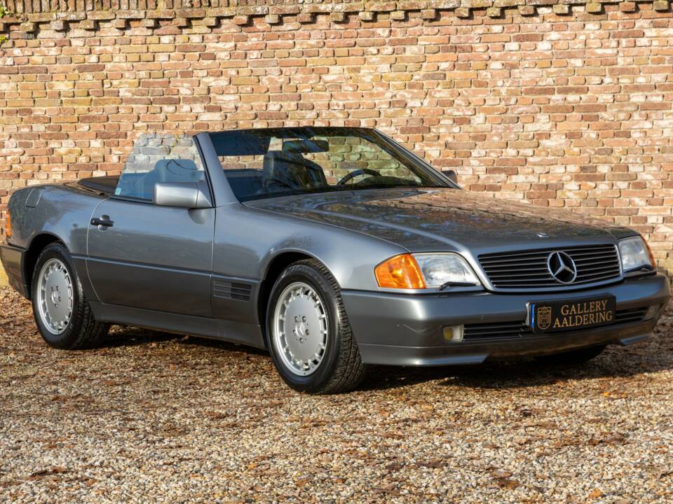 Image 28/50 of Mercedes-Benz 500 SL (1991)