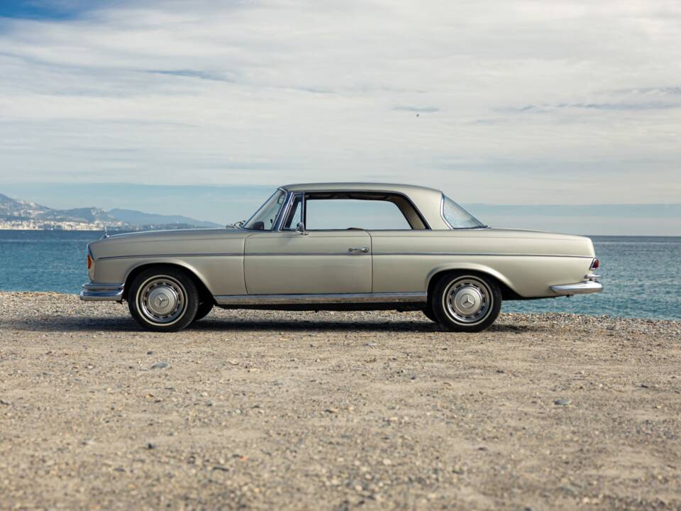 Afbeelding 6/13 van Mercedes-Benz 300 SE (1963)