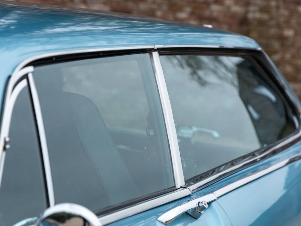 Image 26/50 of Volvo 1800 ES (1972)