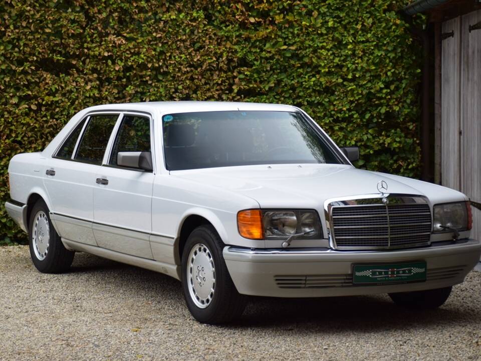 Image 17/55 of Mercedes-Benz 560 SEL (1989)