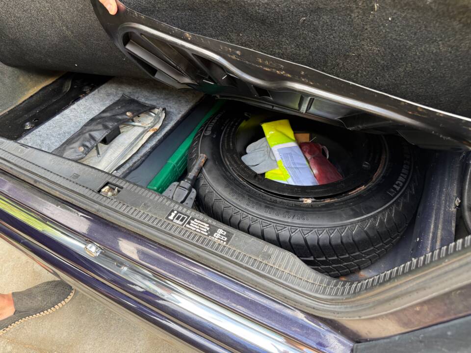 Image 21/30 of Mercedes-Benz E 200 "Final Edition" (1997)