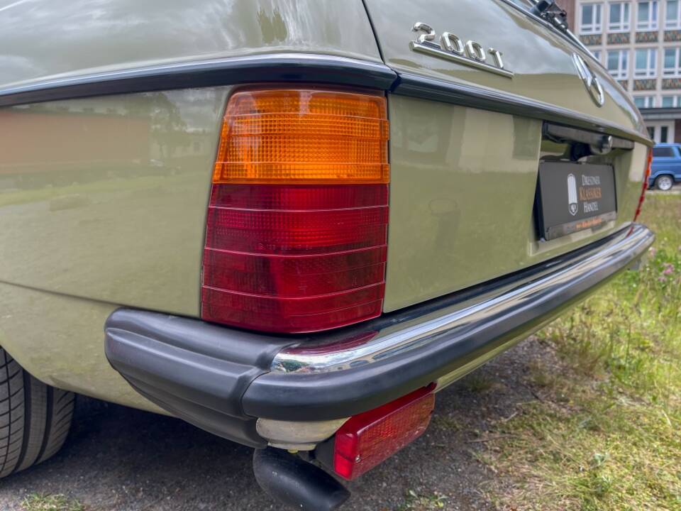 Image 15/34 of Mercedes-Benz 200 T (1983)