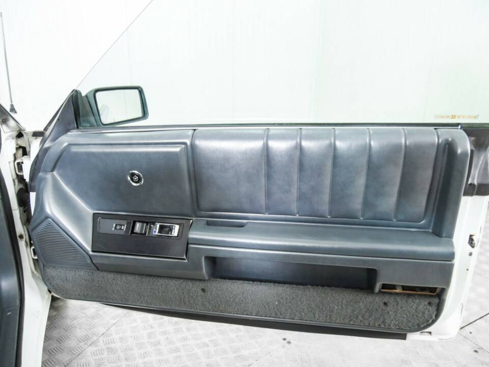 Bild 33/50 von Chrysler Le Baron 2.5 Turbo (1988)