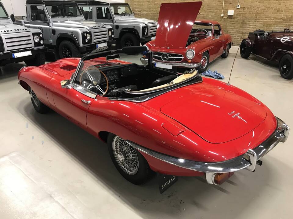 Image 24/32 de Jaguar E-Type (1969)