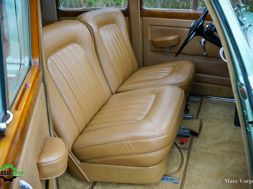 Image 15/46 of Bentley R-Type (1953)