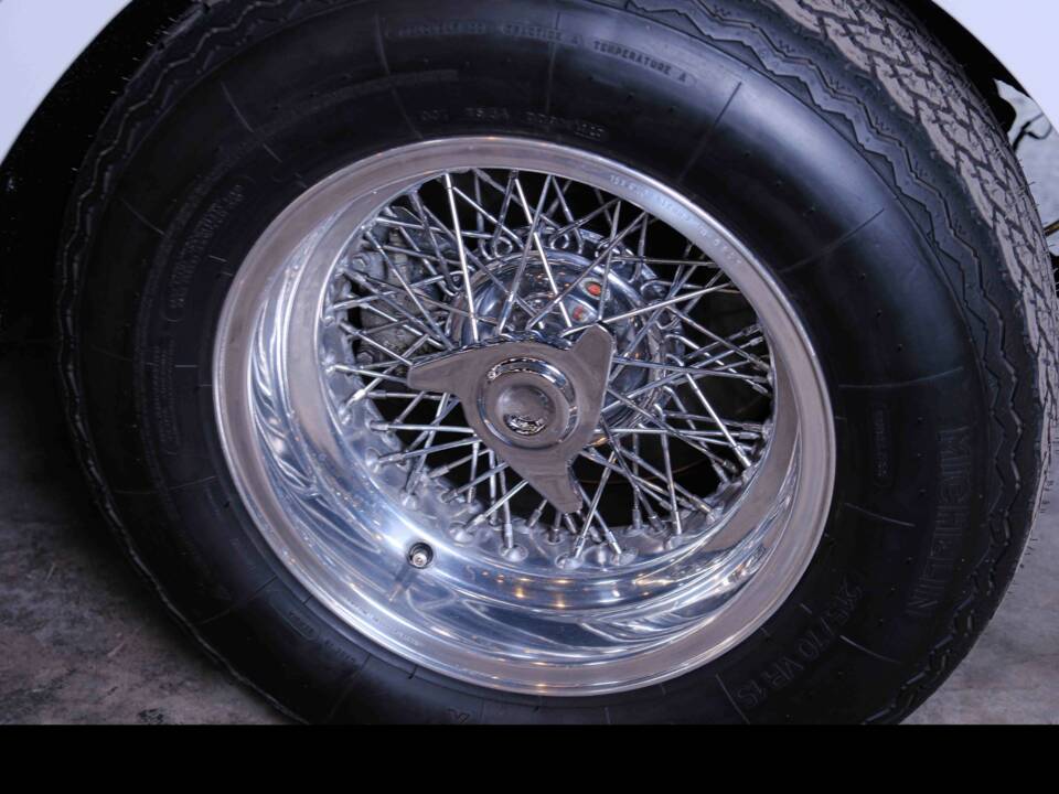 Image 11/36 of Ferrari 330 GT 2+2 (1964)