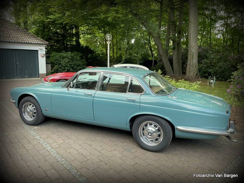 Bild 27/28 von Jaguar XJ 6 4.2 (1974)