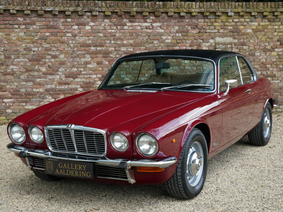 Imagen 45/50 de Jaguar XJ 6 L 4.2 (1977)