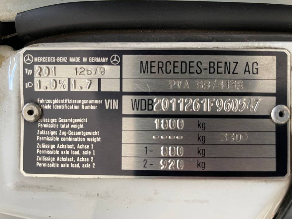 Image 38/57 of Mercedes-Benz 190 D 2.5 (1992)