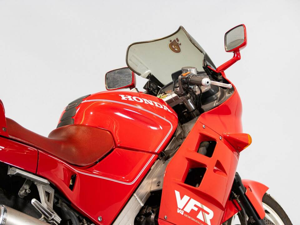 Bild 36/50 von Honda VFR 750R RC 30 (1988)