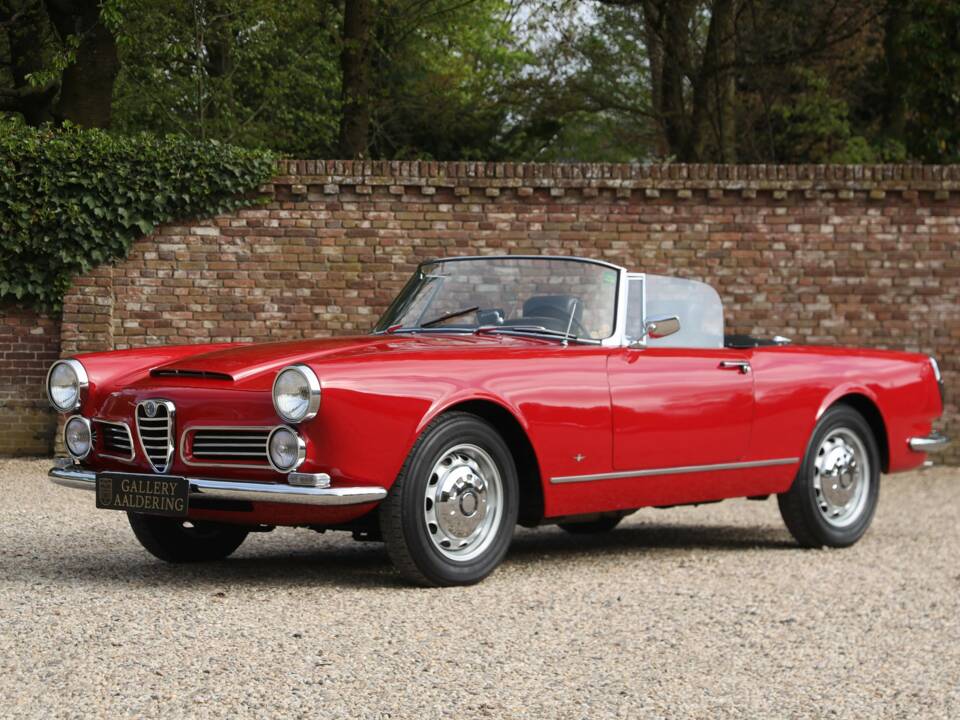 Image 19/50 of Alfa Romeo 2600 Spider (1962)