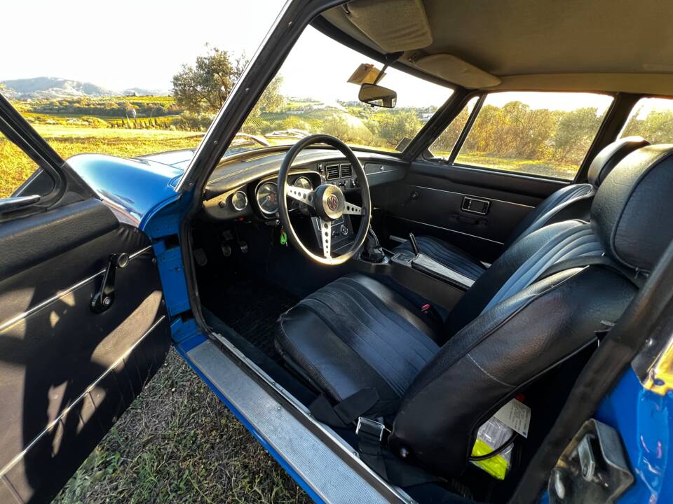 Image 27/50 of MG MGB GT (1972)