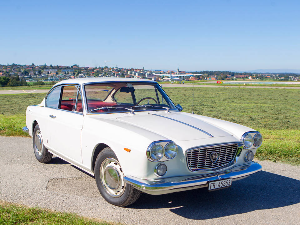 Image 18/26 of Lancia Flavia 1.8 (Pininfarina) (1965)