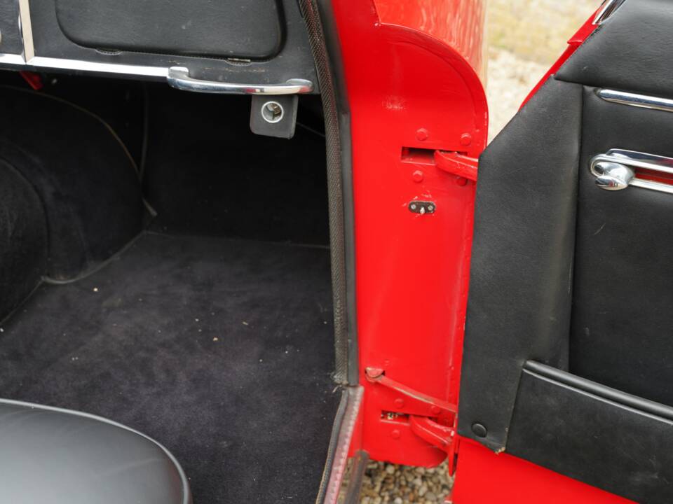 Image 39/50 of Jaguar XK 150 DHC (1960)