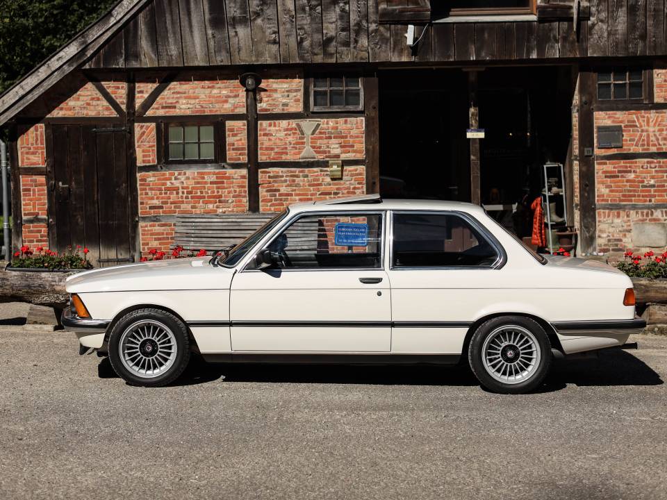 Image 4/70 of BMW 323i (1980)