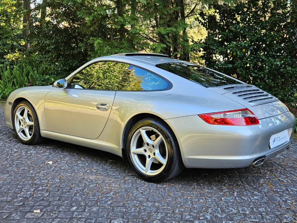 Image 22/37 de Porsche 911 Carrera (2004)