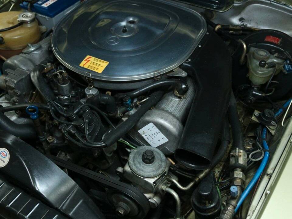 Imagen 29/50 de Mercedes-Benz 380 SL (1984)