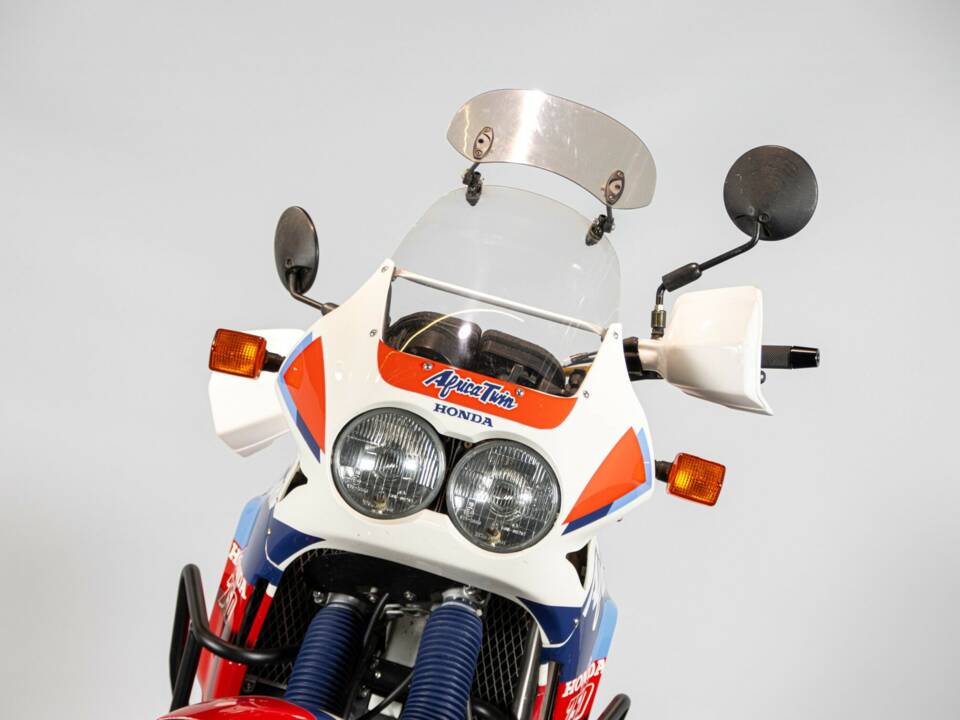 Bild 45/50 von Honda DUMMY (1990)