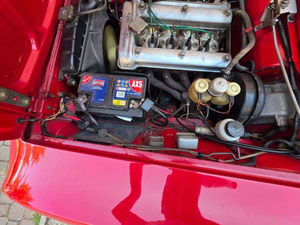 Image 39/45 of Alfa Romeo Giulia GT 1300 Junior (1973)