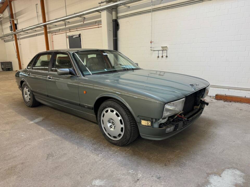 Bild 1/24 von Jaguar XJ 40 (XJ-R) (1993)