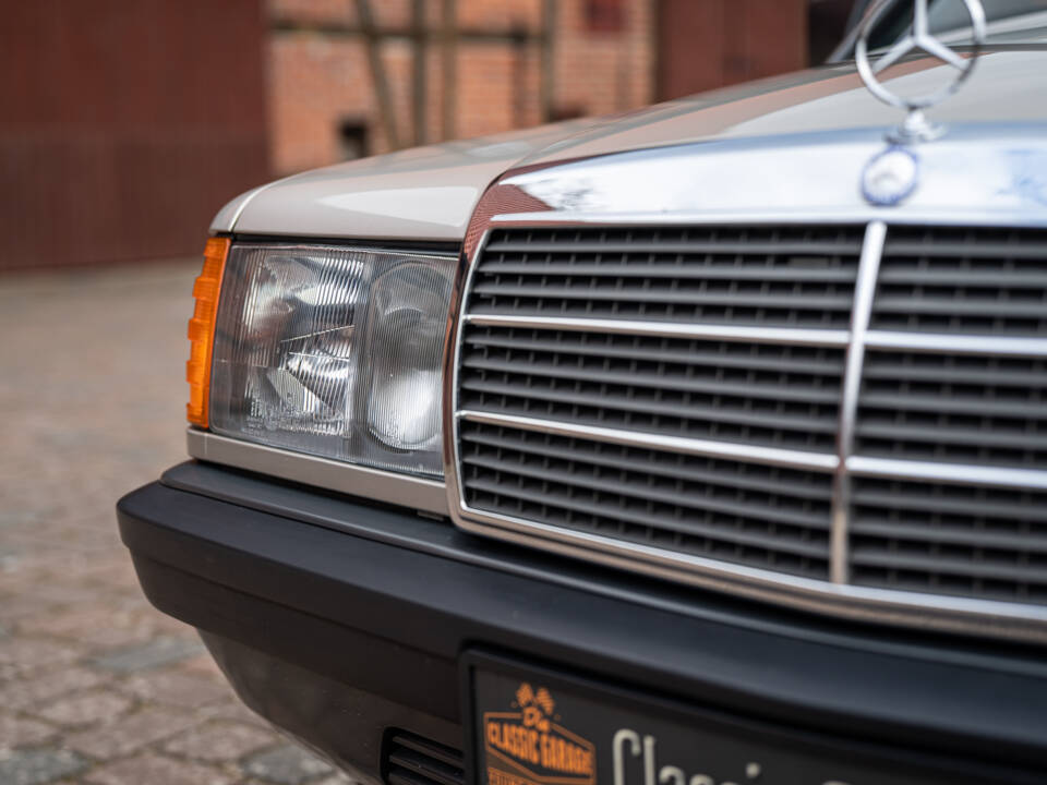 Image 3/77 of Mercedes-Benz 190 E 2.3 (1988)