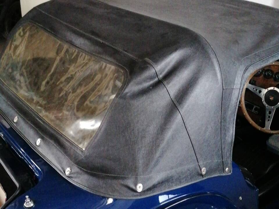 Image 11/19 of Invader Peak Morgan replica (1987)