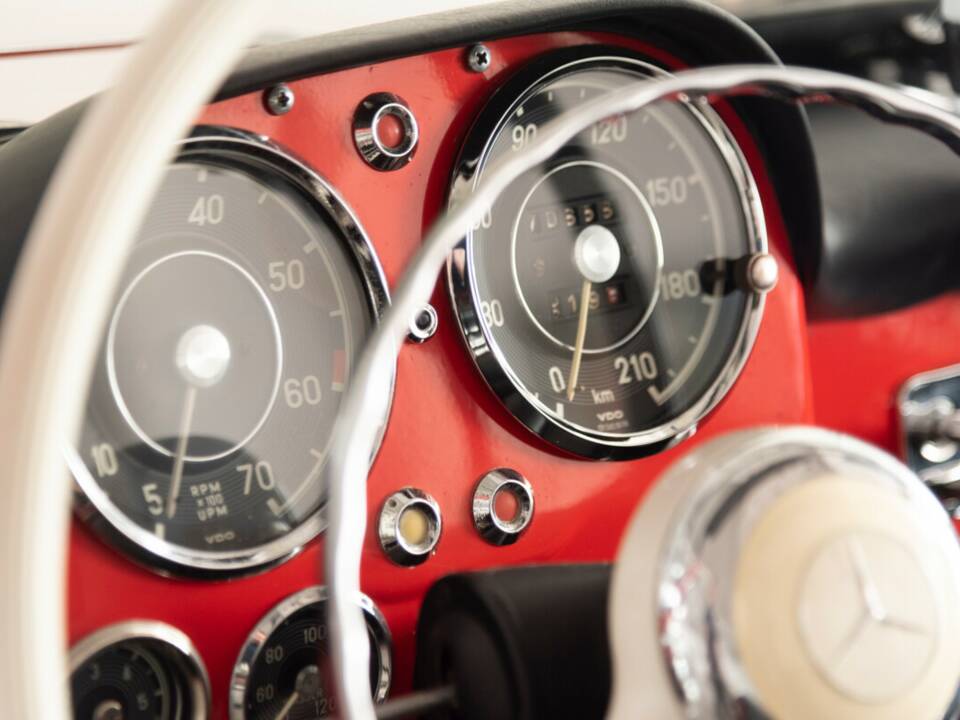 Image 26/35 of Mercedes-Benz 190 SL (1962)