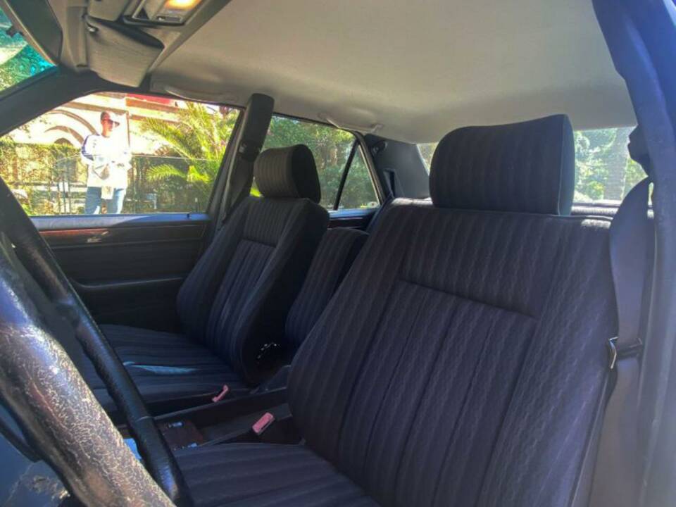 Bild 28/48 von Mercedes-Benz 200 E (1991)