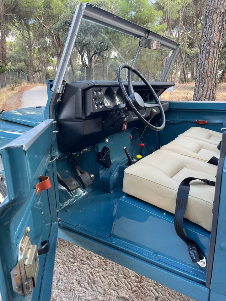 Bild 30/51 von Land Rover 88 (1976)