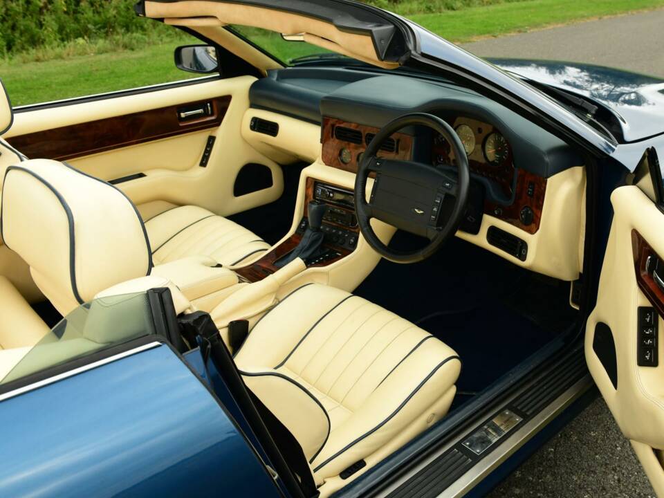 Image 22/50 de Aston Martin Virage Volante (1995)