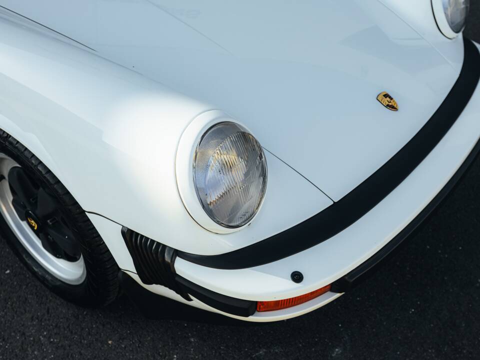 Bild 12/29 von Porsche 911 Carrera 3.2 (1989)