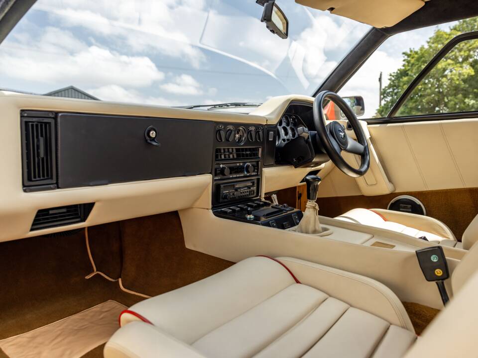 Bild 14/75 von Aston Martin V8 Zagato Vantage (1990)