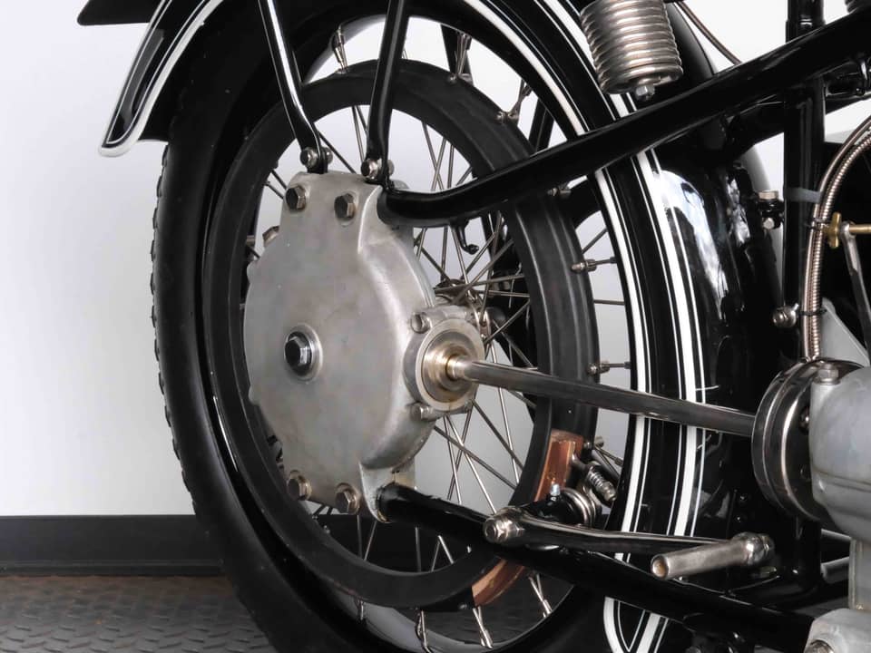 Image 34/98 of BMW R 32 (1925)