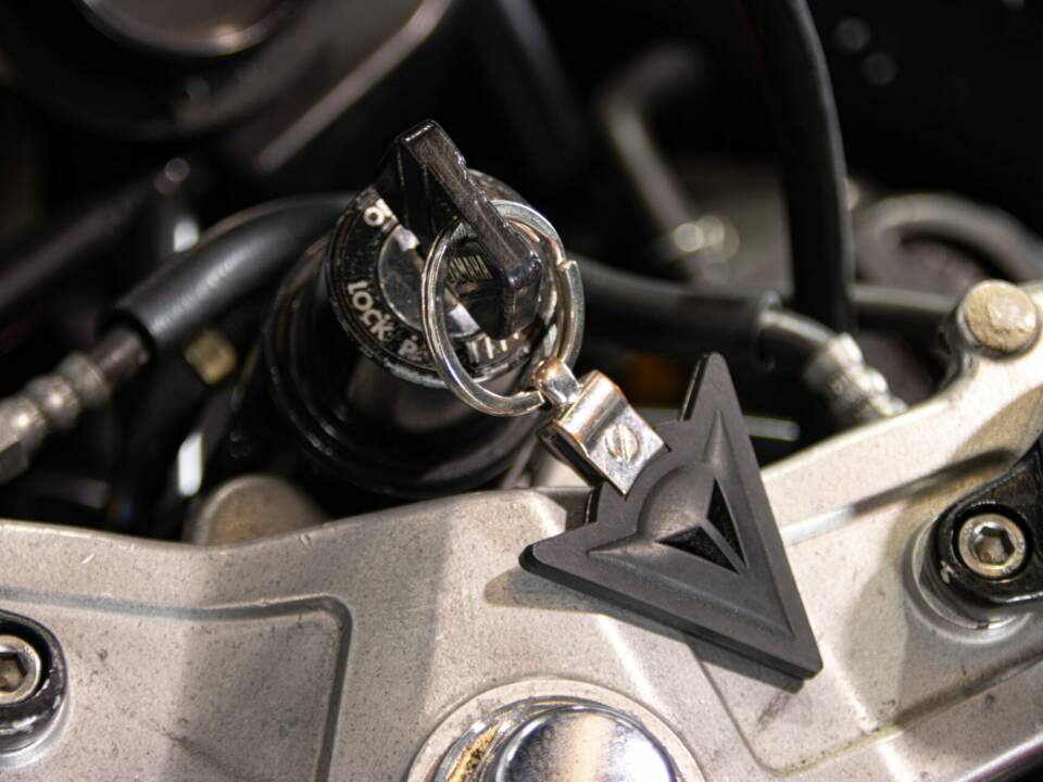 Immagine 41/50 di Yamaha RZV 500 R (1985)