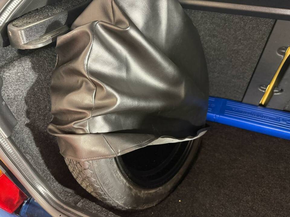 Image 33/50 of Lancia Delta HF Integrale 16V (1994)