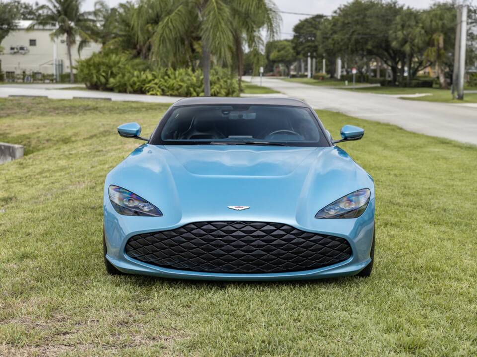 Immagine 17/50 di Aston Martin DBS GT Zagato (2019)