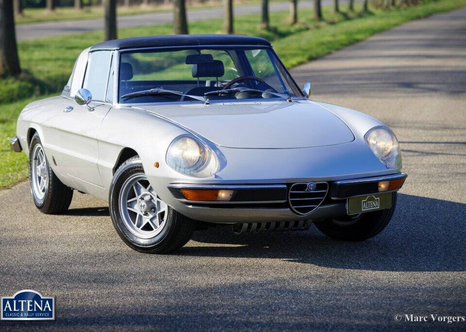 Image 3/60 of Alfa Romeo 2000 Spider Veloce (1973)