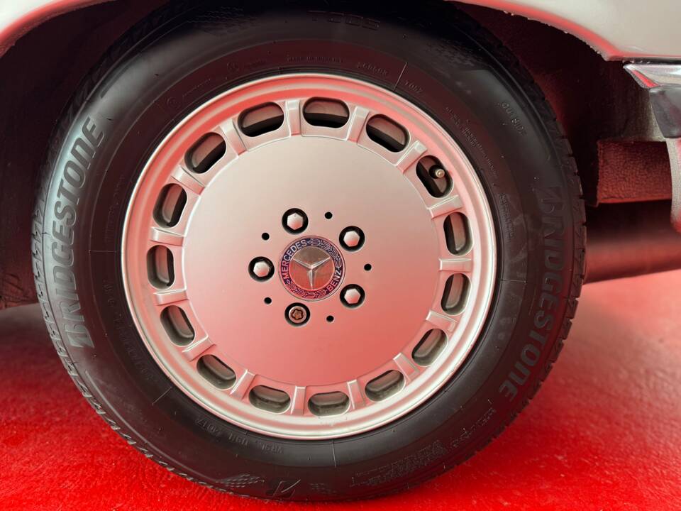 Image 21/34 of Mercedes-Benz 420 SL (1987)