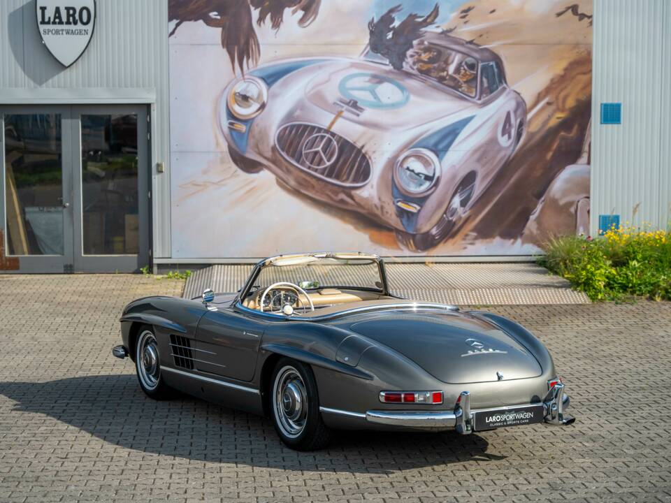 Afbeelding 3/38 van Mercedes-Benz 300 SL Roadster (1961)