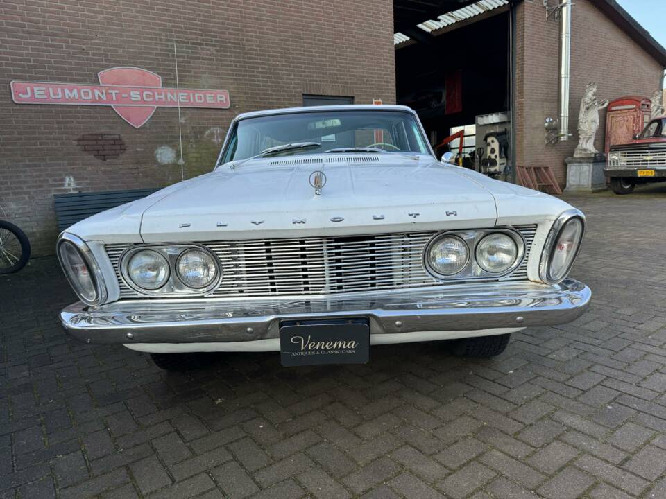 Image 2/22 of Plymouth Sport Fury (1963)