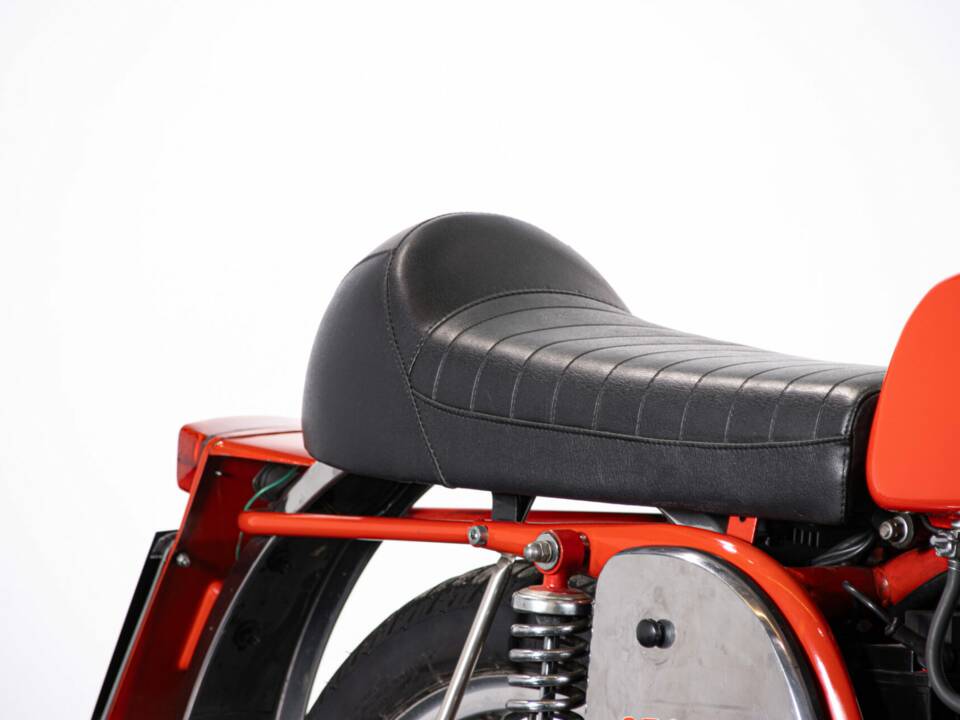 Image 33/50 of MV Agusta 350 S (1972)