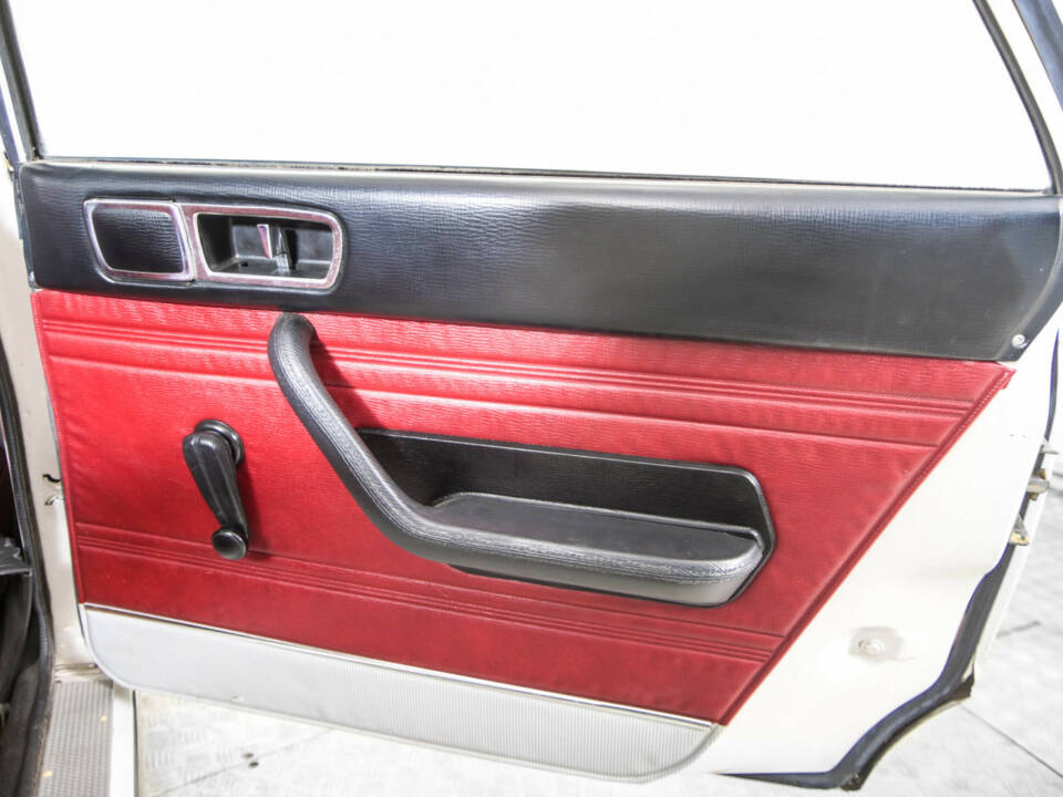 Image 37/50 of Peugeot 304 (1972)