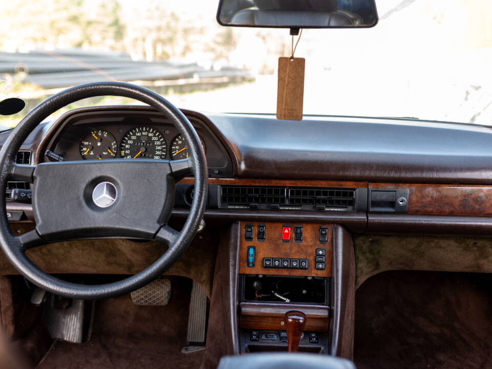 Image 68/95 of Mercedes-Benz 560 SEC (1985)