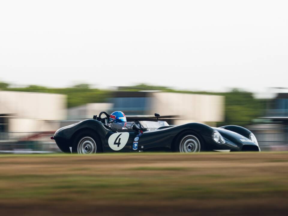 Image 11/50 of Lister Knobbly (1959)