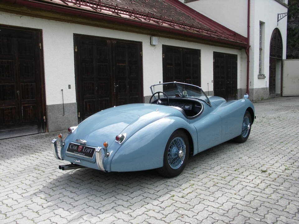Immagine 2/54 di Jaguar XK 120 SE OTS (1953)